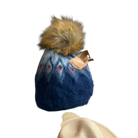 Prana Blue and White Knit Hat with Faux Fur Pom - Picture 5 of 8